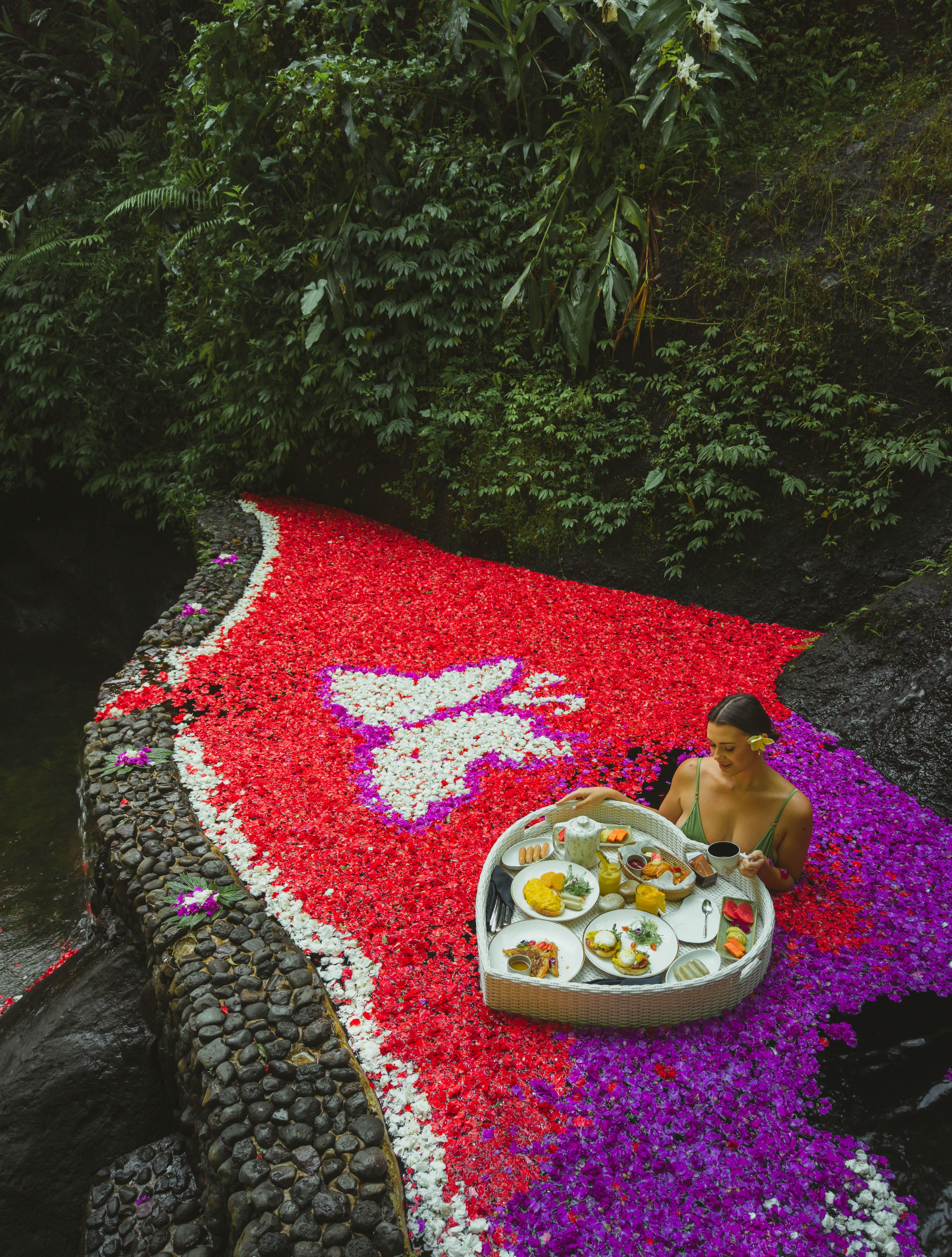 Floating Breakfast at the River