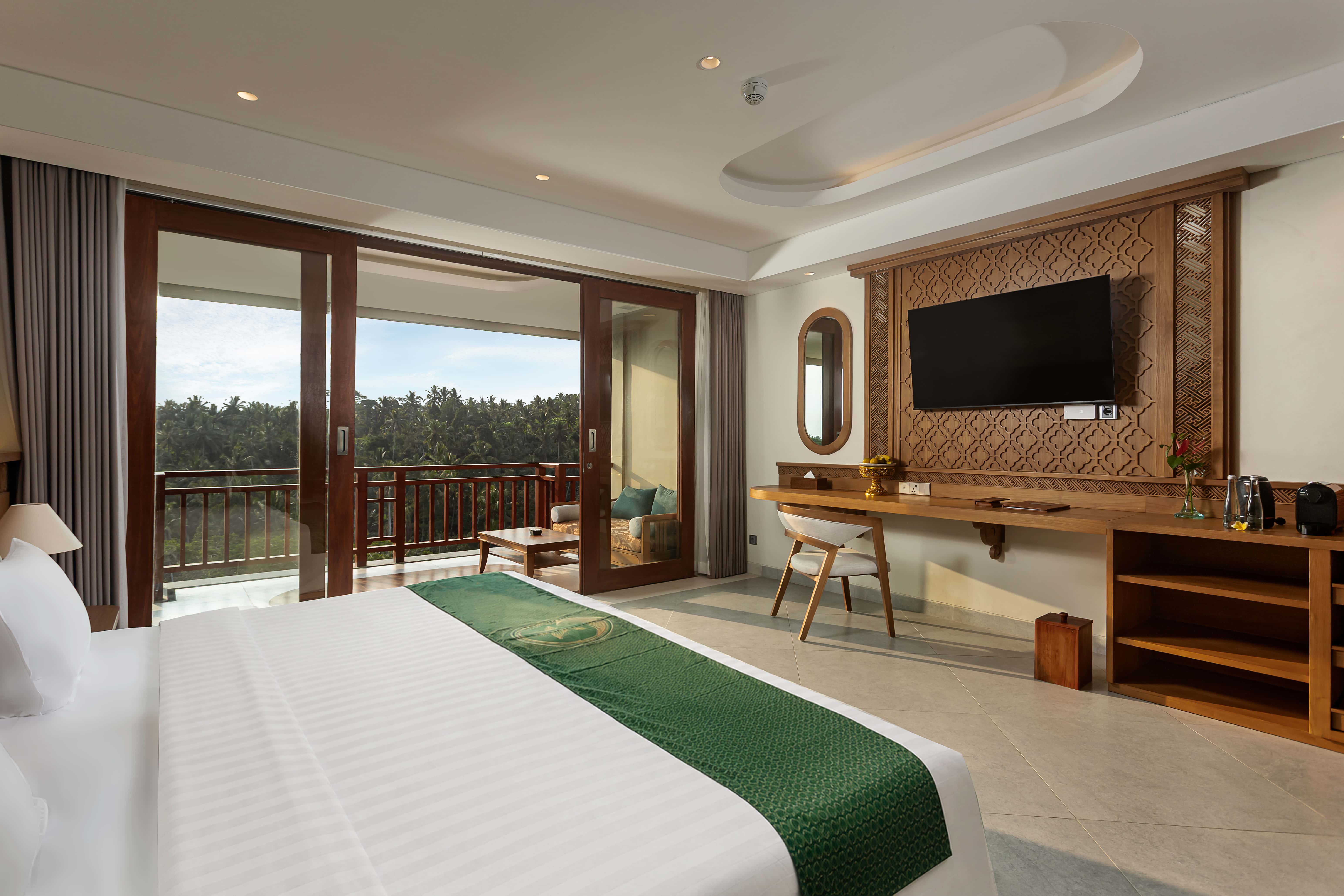 deluxe suite room in Ubud Bali luxury resort with tropical ambiance